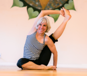 Carin Trainer, yoga pose